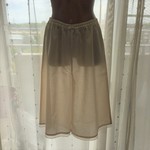 綿混*少し長めアイボリーベージュ色のペチコート（裾レース付き・パンツ型）