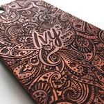 天然木の木彫りiPhone6/iPhone8/iPhone7/iPhoneX/iPhone6Plus/iPhone7Plus/iPhone8Plus 全機種対応 スマホケース  Paisley