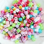 20ｇ　約320個！　ジューシー　キューブ　カラフル　アクリルビーズ