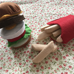 ハンバーガーとポテトのセット