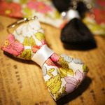 花フラワー　アシンメトリーミニリボンピアス【イヤリング交換可】