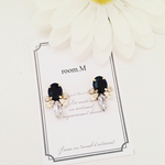 ブラックビジューピアス