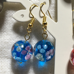 涼し気なとんぼ玉の夏ピアス(ブルー)
