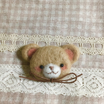 【再販】くまちゃんブローチ(革リボン)