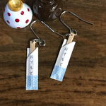 耳もとに『おてもと』ピアス