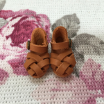 ミニチュア  落ち着いたオレンジ色（カボチャ色）の革のストラップサンダル　夏サンダル
