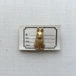 broche【brass】座り兎
