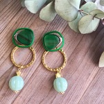 グリーンのレトロボタンピアス