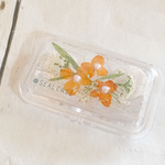 何かいいことありそうな太陽のようなオレンジの押し花の印鑑ケース