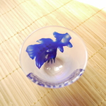  金魚のぐいのみ・ルリ