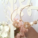 ワイヤーボールとパールのフープピアス