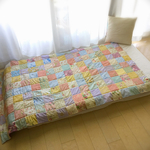 ウィンターセール！【送料無料】 * ラプセニ *　111cm×196cm　四角つなぎのパッチワーク  ベッドキルト　ベッドカバー　 kukka176