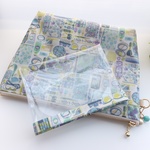 【新作】LIBERTY　Forget me nots　フォーゲットミーノッツ　 18B(ブルーグリーン系)　内ファスナーポケット・キーチェーン多機能マチ付ポーチ　(おまけ付き)◆バッグインポーチ　