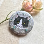 Cat de l'avenir（未来で出逢う猫） 缶バッジ　ハチワレ