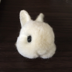 しろいなかまブローチ・ウサギ