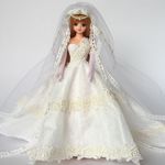 ジェニーちゃんの白薔薇とパールのウェディングドレス