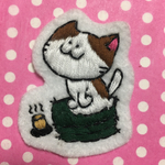 座布団と猫のワッペン