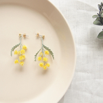 人気の布花ミモザピアス