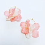 ピンク×ホワイトフラワーフープピアス/イヤリング