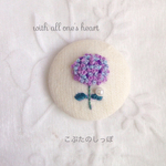 一輪の小さい紫陽花 と雫💧   紫    刺繍ブローチ