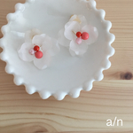 すりガラス風*大ぶりお花×ピンクのピアス/イヤリング