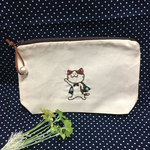 にゃんこ刺しゅうのポーチ