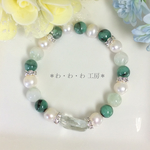 【魅惑のグリーン】エメラルドと淡水パールの天然石ブレスレット