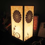 家紋・十六菊≪夢灯かり≫安らぎの癒しライトスタンド・3形