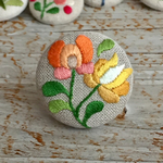 セール＊送料無料＊再販✳︎刺繍ブローチ✳︎バラとチューリップ②