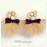 ファーリボンピアス。(ミルクベージュ)