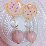 押し花とアンティークビーズのピアス