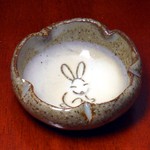 花兎豆皿（粉引）