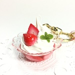 フェイクスイーツ*苺ゼリーパフェ*キーホルダー*スイーツデコ