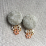 くるみボタンのピアス/イヤリング〜揺れる花束とともに