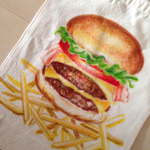 手描きイラストの1点もの手提げバッグ＜フライドポテトとベーコンチーズバーガー＞