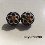 ☆刺繍☆くるみボタンのピアス