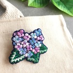 🌼ハート型のアジサイ・手刺繍ブローチ✧
