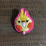 オカメインコ刺繍ブローチ   顔ピンク
