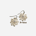 ＊beige＊  タティングレース  お花のピアス