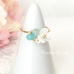 a white flower ✳︎ 白蝶貝、天然石、スワロフスキーのワイヤーリング