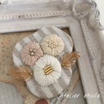 送料無料♡ アンティークカラーの刺繍ブローチ リネン