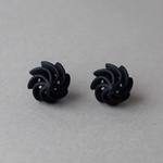 クリーム　黒　ピアス・イヤリング