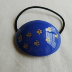 ヘアゴム　青地に金ラメの足跡模様
