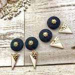 くるみボタンのデニムピアス/イヤリング  アロハ タッセル レオパード