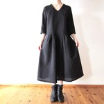 【Ｍ～Ｌ】Ｖネックのギャザーワンピース（こげ茶色）