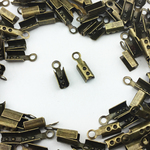 送料無料　カシメ　紐留め　150個　幅3mm　金古美　アンティーク ゴールド　アクセサリー ネックレス パーツ ヒモ留め 留め具　（AP0095）