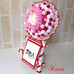 バラとポンポンのミニ花輪