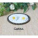 デイジーの刺繍ピアス