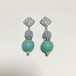 ホワイトクラック×大ぶりピアス、イヤリング