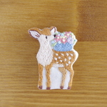 動物達の生活　小鹿さん花かご編2017　刺繍ブローチ